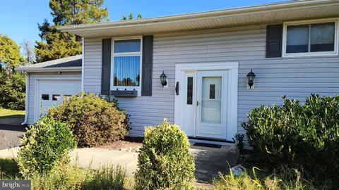 39786 Overlook Knolls Rd, Lovettsville, VA 20180
