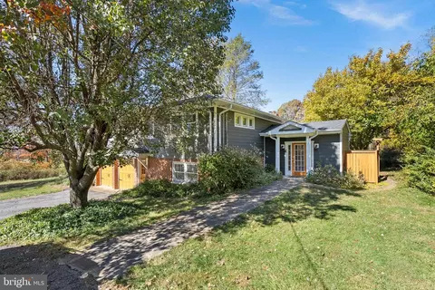 16540 Clarkes Gap Rd, Waterford, VA 20197