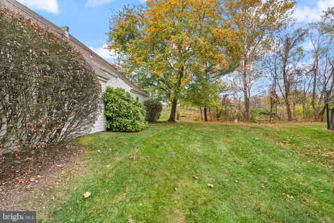 Exterior - 1058 Warwick Ct, Sterling, VA 20164 photo 6 of 8