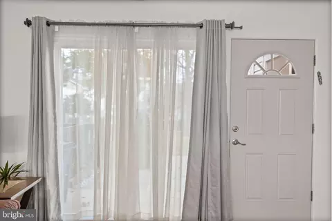 Entry Way - 1058 Warwick Ct, Sterling, VA 20164 photo 1 of 5
