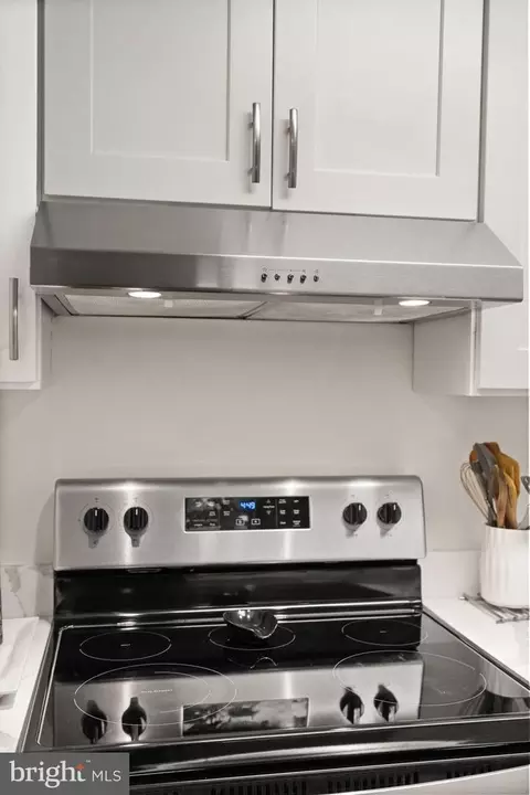 Kitchen - 1058 Warwick Ct, Sterling, VA 20164 photo 5 of 8