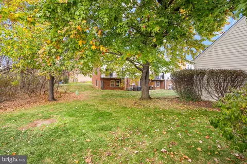 Exterior - 1058 Warwick Ct, Sterling, VA 20164 photo 8 of 8