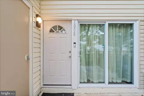 Exterior - 1058 Warwick Ct, Sterling, VA 20164 photo 5 of 8