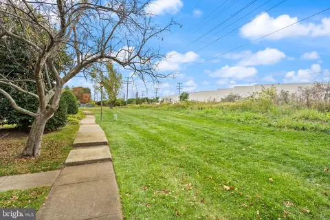 Exterior - 1058 Warwick Ct, Sterling, VA 20164 photo 7 of 8