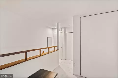 Entry Way - 1058 Warwick Ct, Sterling, VA 20164 photo 4 of 5