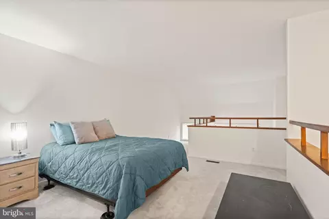 Bedroom - 1058 Warwick Ct, Sterling, VA 20164 photo 1 of 2
