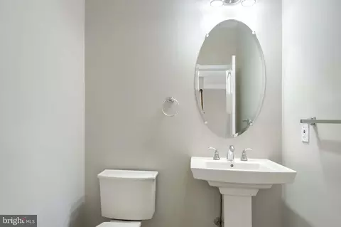 Bath - 43158 Barnstead Dr, Ashburn, VA 20148 photo 1 of 4
