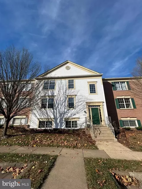 1003 Foxhunt Ter NE #202, Leesburg, VA 20176