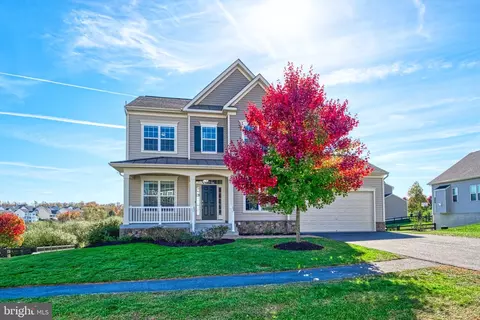 35825 Peninsula Ct, Round Hill, VA 20141