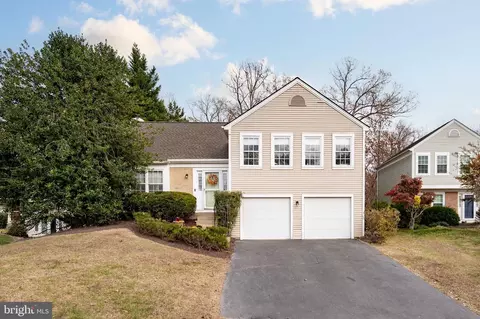 11 Worthington Ct, Sterling, VA 20165