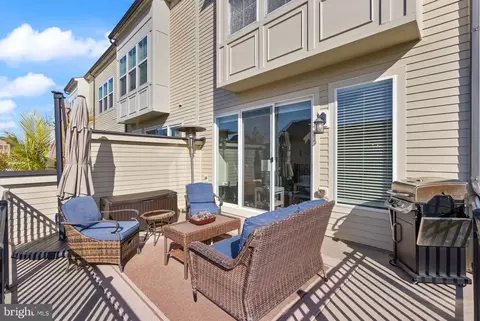 Exterior - 20431 Codman Dr, Ashburn, VA 20147 photo 5 of 10