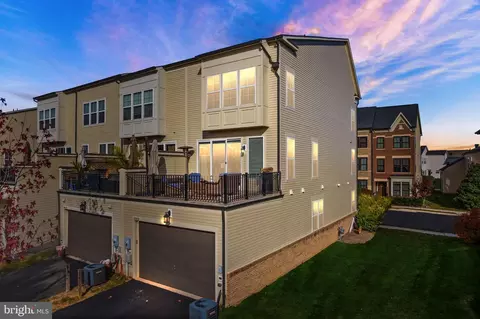 Exterior - 20431 Codman Dr, Ashburn, VA 20147 photo 6 of 10