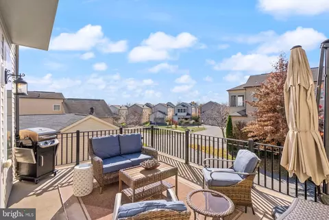 Exterior - 20431 Codman Dr, Ashburn, VA 20147 photo 4 of 10