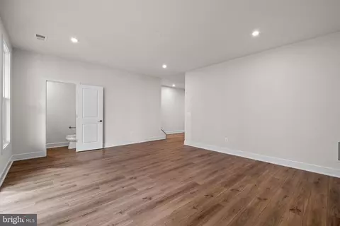 Living - 21728 Charing Cross Ter, Broadlands, VA 20148 photo 4 of 4