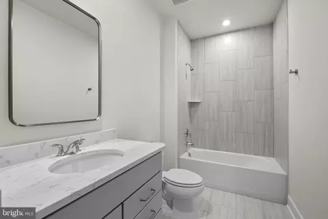 Entry Way - 21728 Charing Cross Ter, Broadlands, VA 20148 photo 6 of 7