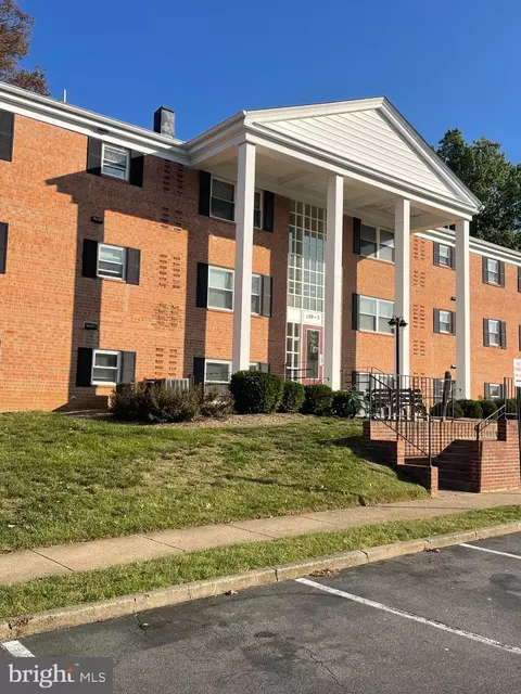 120 3 Washington St NE #4, Leesburg, VA 20176