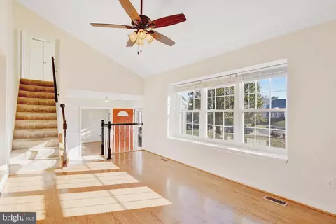 30 Brinks Ct, Sterling, VA 20165 photo 9