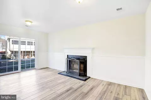 30 Brinks Ct, Sterling, VA 20165 photo 8
