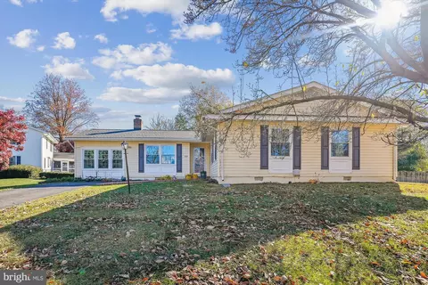 203 Orchard Cir, Hamilton, VA 20158