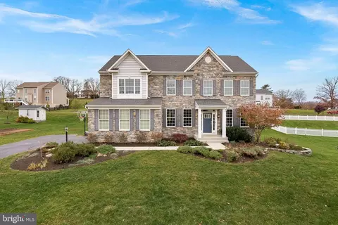 8 Ramsdell Ct, Round Hill, VA 20141
