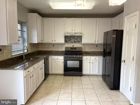 43450 Katling Sq, Chantilly, VA 20152 photo 2
