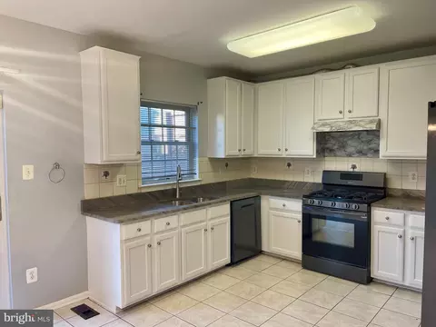 43450 Katling Sq, Chantilly, VA 20152 photo 3