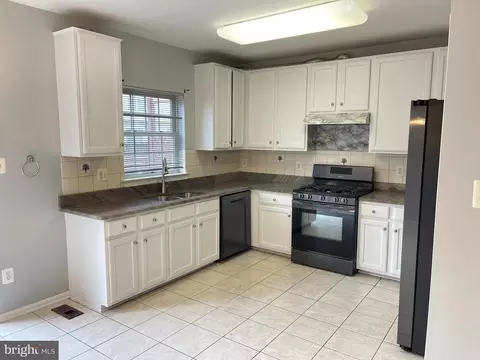 43450 Katling Sq, Chantilly, VA 20152 photo 4