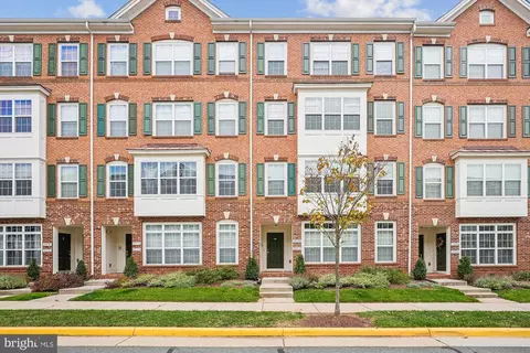 19280 Harlow Sq, Leesburg, VA 20176