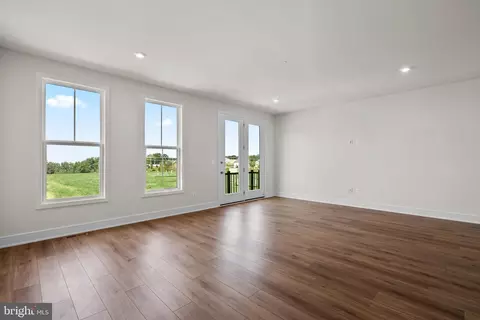 Living - 23090 Copper Tree Ter, Ashburn, VA 20148 photo 4 of 7
