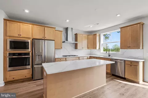 Kitchen - 23090 Copper Tree Ter, Ashburn, VA 20148 photo 1 of 2