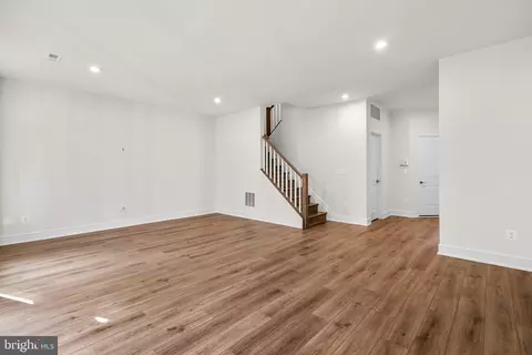 Living - 23090 Copper Tree Ter, Ashburn, VA 20148 photo 3 of 7