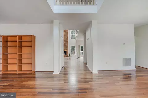 20935 Gardengate Cir, Ashburn, VA 20147 photo 4