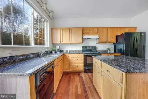 20935 Gardengate Cir, Ashburn, VA 20147 photo 13