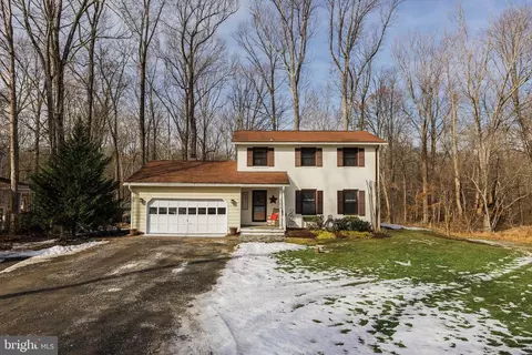 214 Lake Dr, Sterling, VA 20164