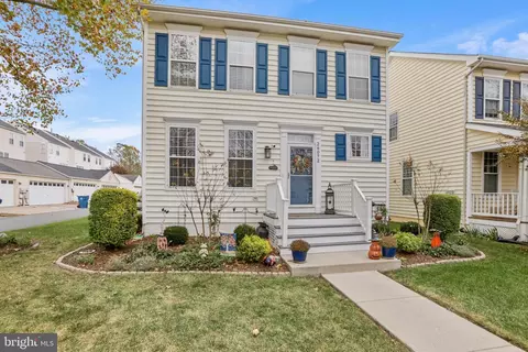 26072 Flintonbridge Dr, Chantilly, VA 20152
