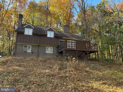16627 Woodchase Ln, Round Hill, VA 20141
