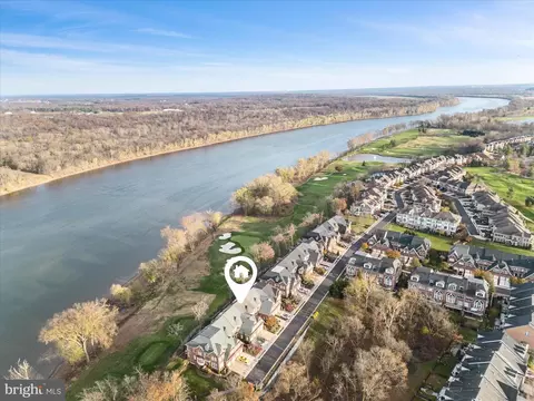 18302 Fairway Oaks Sq, Leesburg, VA 20176