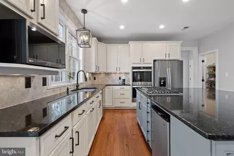 43332 Clarecastle Dr, Chantilly, VA 20152 photo 17