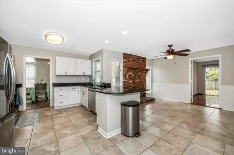 105 Baker Ln, Sterling, VA 20164 photo 15