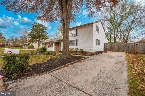 105 Baker Ln, Sterling, VA 20164 photo 5