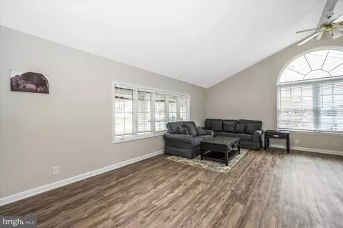 105 Baker Ln, Sterling, VA 20164 photo 7