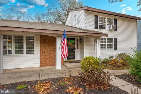 105 Baker Ln, Sterling, VA 20164 photo 4