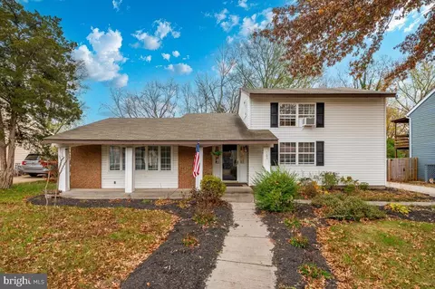 105 Baker Ln, Sterling, VA 20164 photo 2