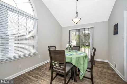 105 Baker Ln, Sterling, VA 20164 photo 20