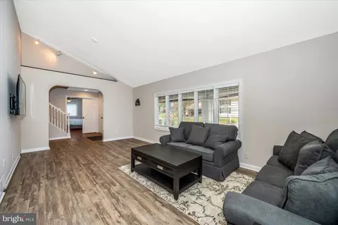 105 Baker Ln, Sterling, VA 20164 photo 8