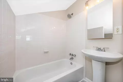 105 Baker Ln, Sterling, VA 20164 photo 29