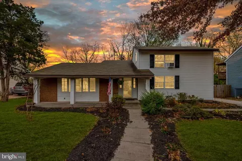 105 Baker Ln, Sterling, VA 20164