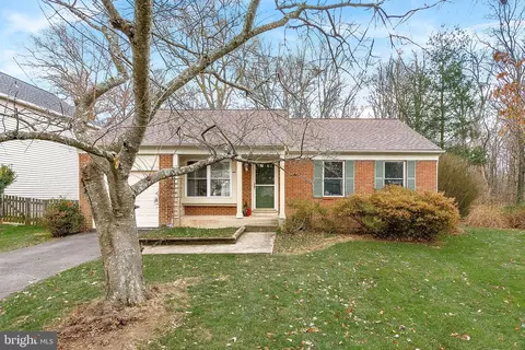 26 Bedford Dr, Sterling, VA 20165