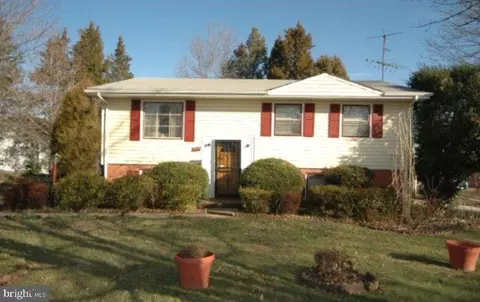 700 W Nettle Tree Rd, Sterling, VA 20164