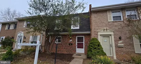 721 Colonial Ave, Sterling, VA 20164
